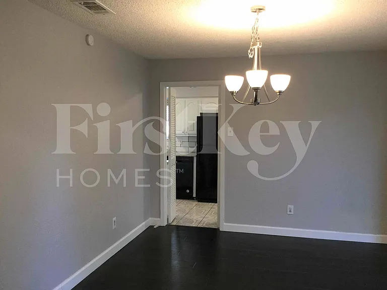 1309 Monterrey Dr — Photo 8