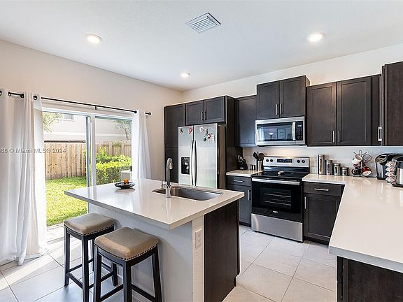 4th image of 1671 SE 8th Pl
