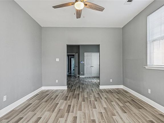 5th image of 2107-09 Desire St