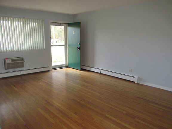 3rd image of 220 Walter Dr APT B