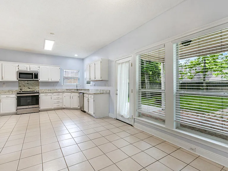 472 Vireo Dr — Photo 8