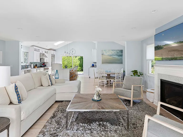 25 Bishops Ct — Photo 3