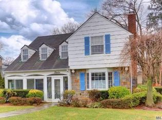 12 Roxen Rd, Rockville Centre, NY 11570