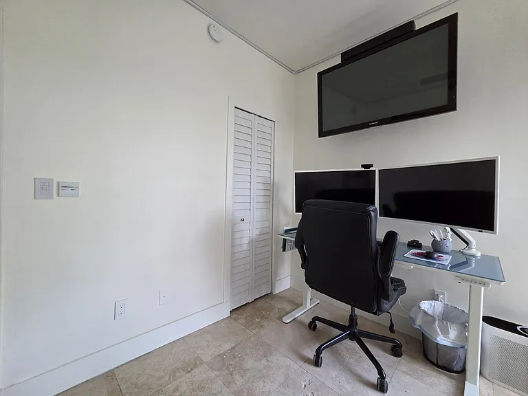 1045 Lenox Ave #6 — Photo 11
