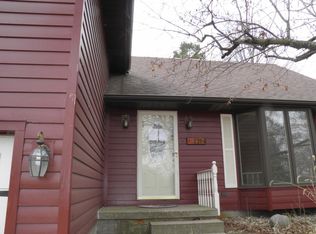 2264 Ridgeview Dr, Muscatine, IA 52761
