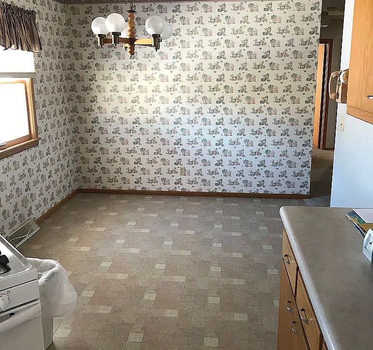 1st image of 1806 N Claremont Dr