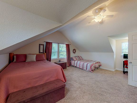 5th image of 122 Deep Lake Dr