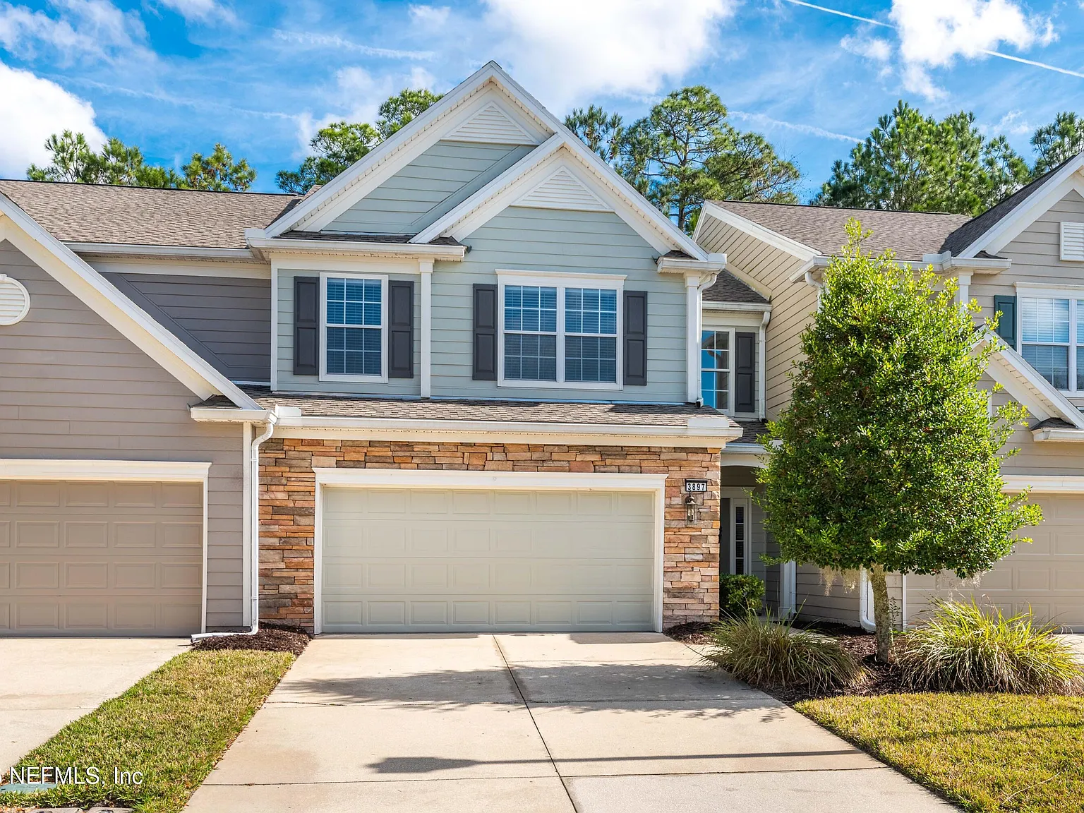 3 bed, 2.5 bath, 1678 sqft, $2,400 — Photo 2