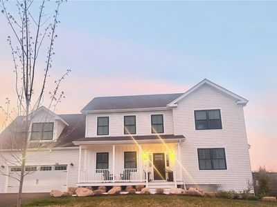 70 Ferreira Ave, Portsmouth, RI, 02871