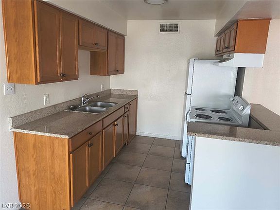 2nd image of 504 Calcaterra Cir APT B