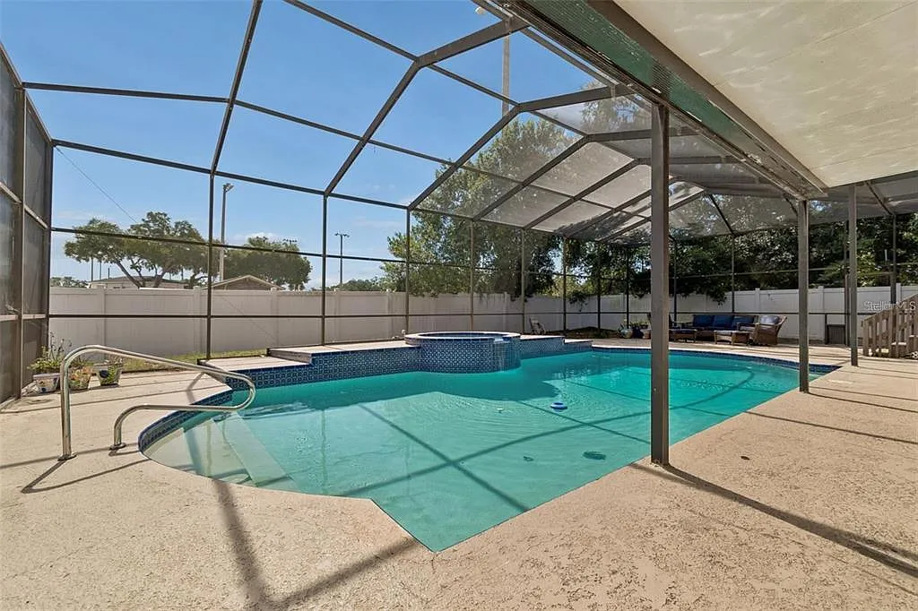 4 bed, 2.5 bath, 2411 sqft, $3,250 — Photo 2