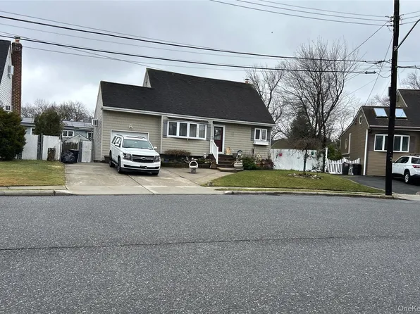34 Karen Street, West Babylon, NY 11704