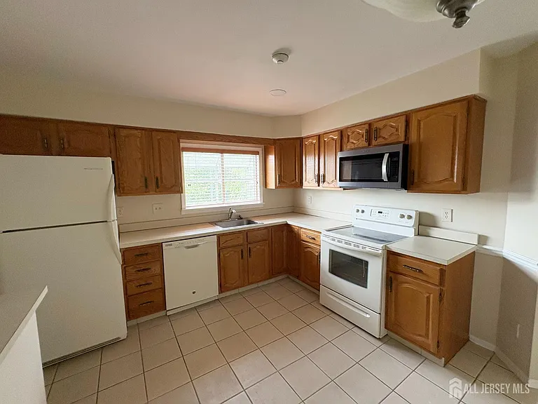7 Daniel Webster Ave #D — Photo 6