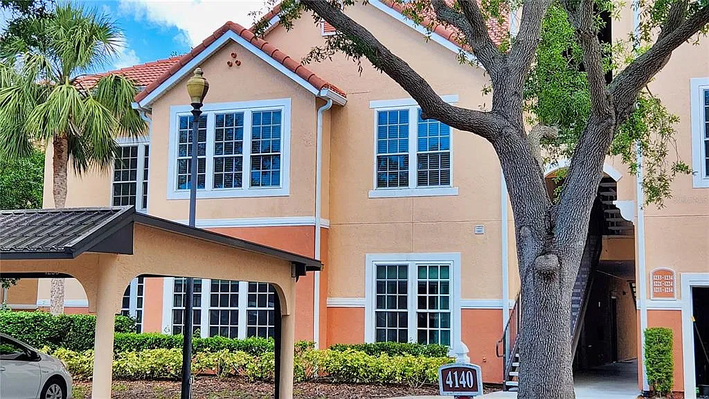 3 bed, 2.0 bath, 1400 sqft, $2,100 — Photo 1