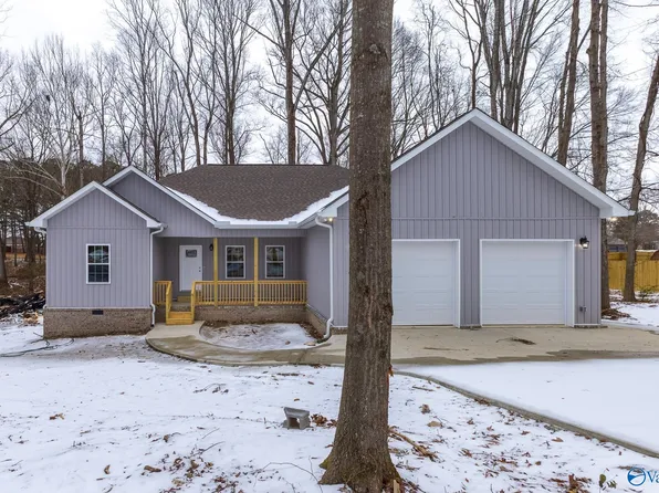 1005 Colonial Dr SW, Hartselle, AL 35640