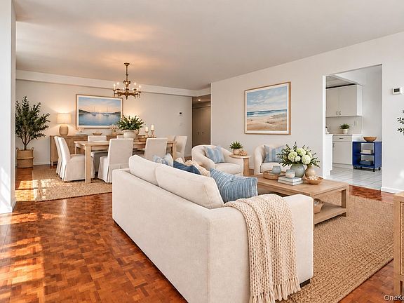 5th image of 18 Shady Glen Court #403