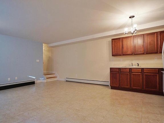 5th image of 16 Malibu Ct