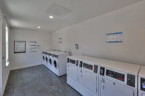 Monrovia Flats — photo 13