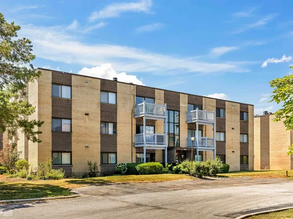 668 Pinecrest Dr APT 304, Prospect Heights, IL 60070
