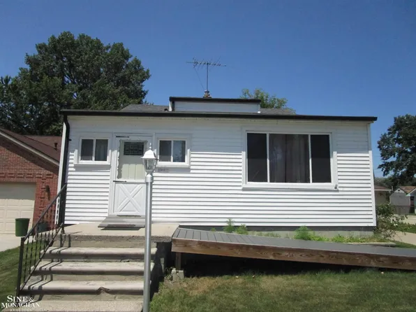 22613 Hoffman St, Saint Clair Shores, MI 48082