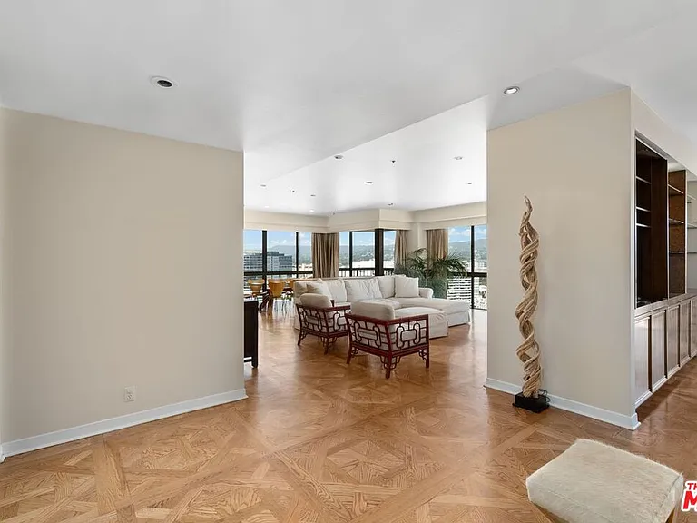 10750 Wilshire Blvd #1501 — Photo 4