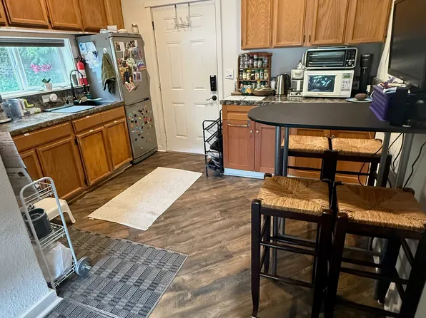 6856 NE West Port Madison Rd #C, Bainbridge Island, WA 98110