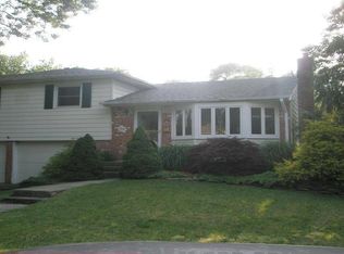 20 Tanglewood Dr, Smithtown, NY 11787
