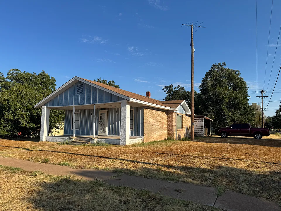 222 E Rosser
