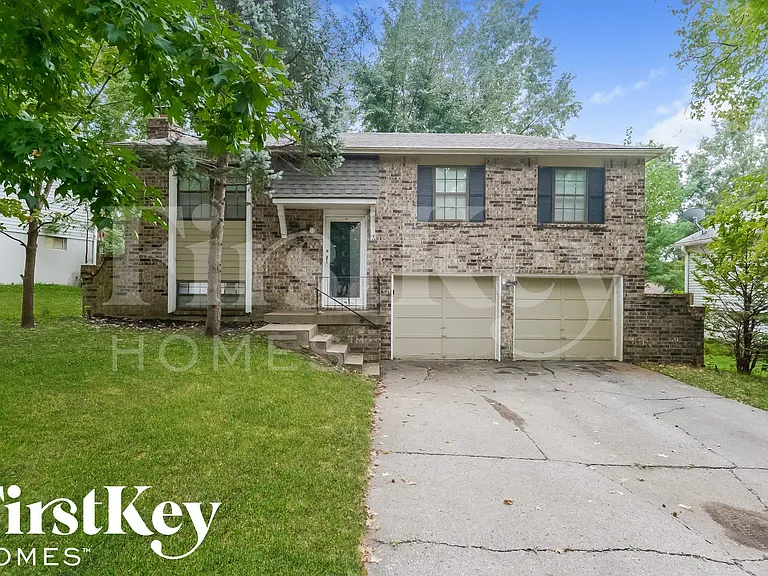 2318 NW Chatham Pl — Photo 1