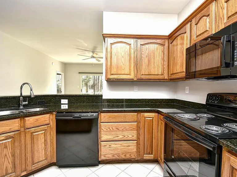 502 Pipers Ln — Photo 11