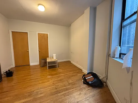 Rented by KNOCKKNOCK LLC | media 21