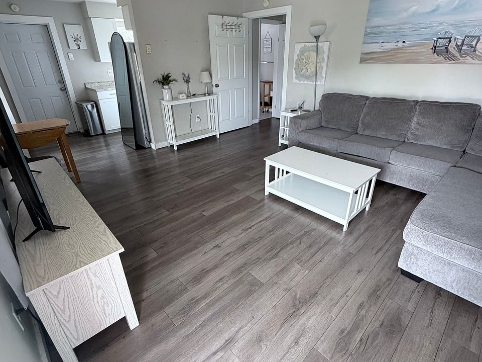 1st image of 440 Dogwood Ct #440