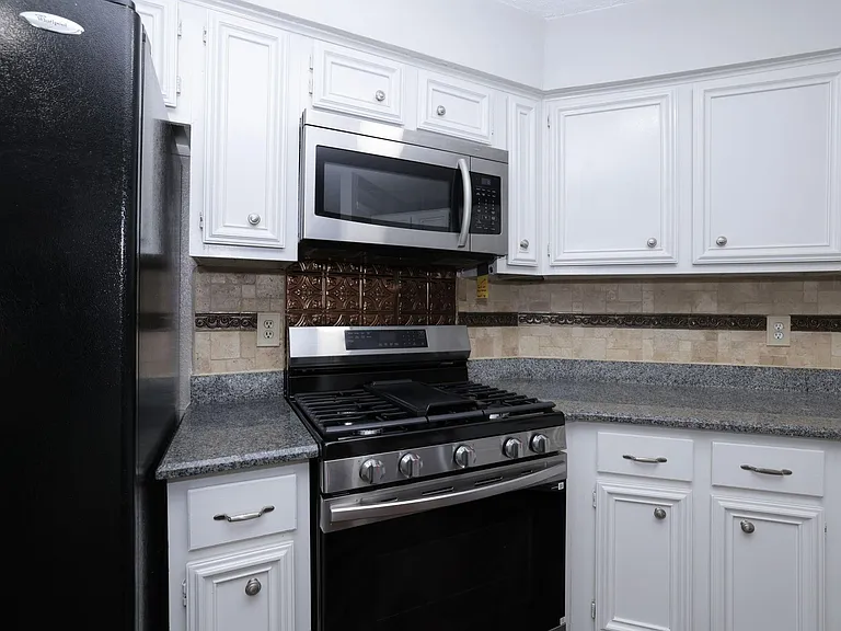 16035 Hollow Rock Dr — Photo 14