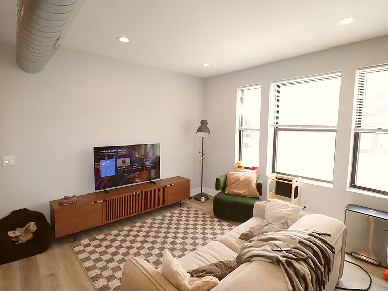 2401 N Kedzie Blvd #1 — Photo 2