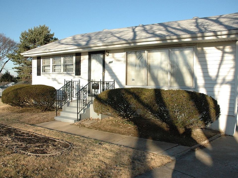 1st image of 485 Marechal Ln