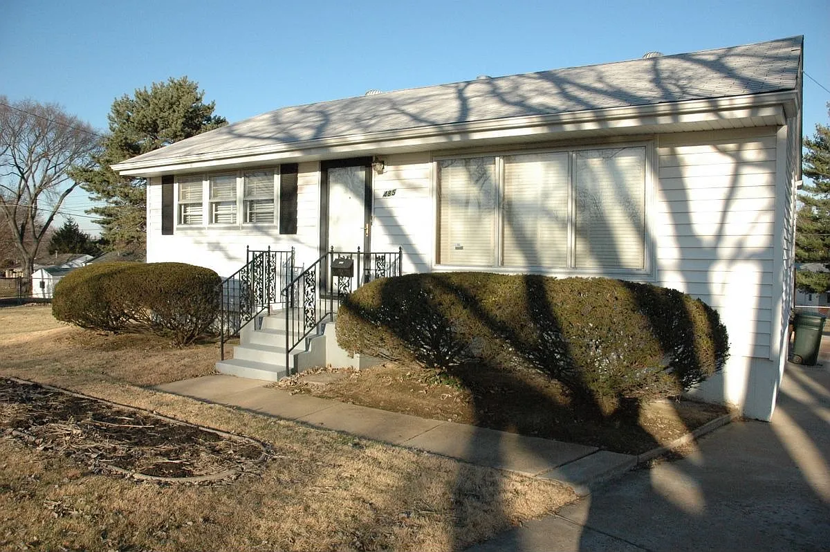 485 Marechal Ln photo 1
