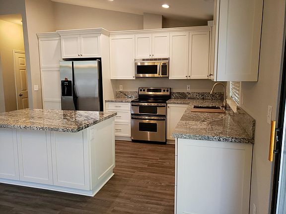 4th image of 3562 Oakridge Dr
