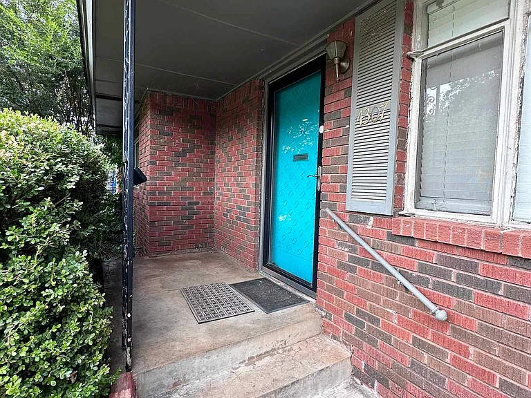 4307 N Indiana Ave — Photo 2