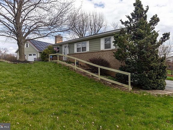 2nd image of 824 Fox Meadow Rd