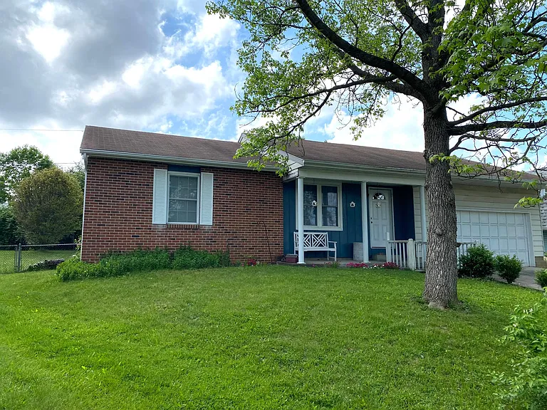 738 Holly Rd — Photo 1