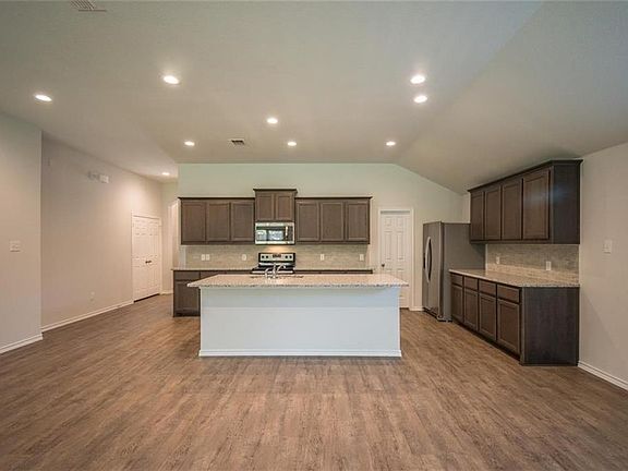 5th image of 10865 Live Oak Creek Dr