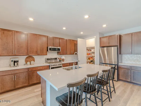 368 Porter Peak Dr, Carson City, NV 89701