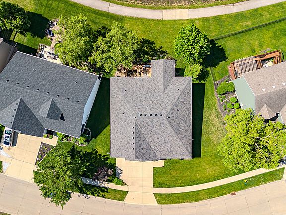 3rd image of 160 Broderick Dr