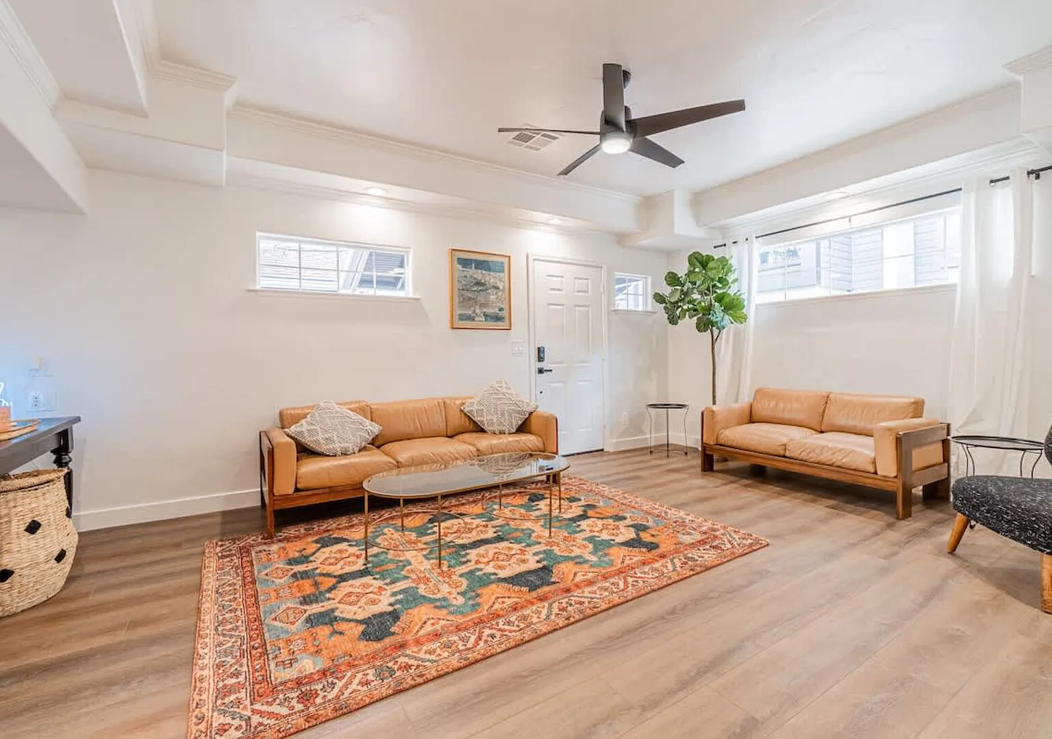 Stylish 2-Bedroom walking distance to Downtown — Photo 2