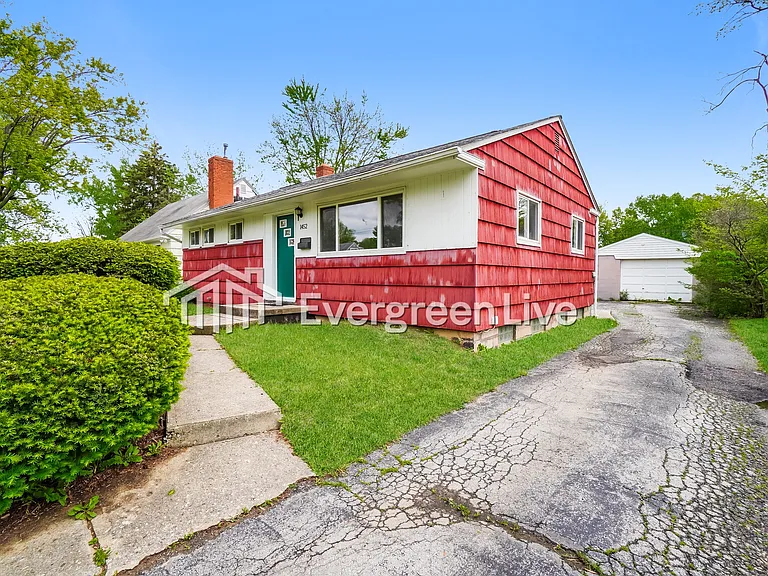 1452 Avenue Dr — Photo 2