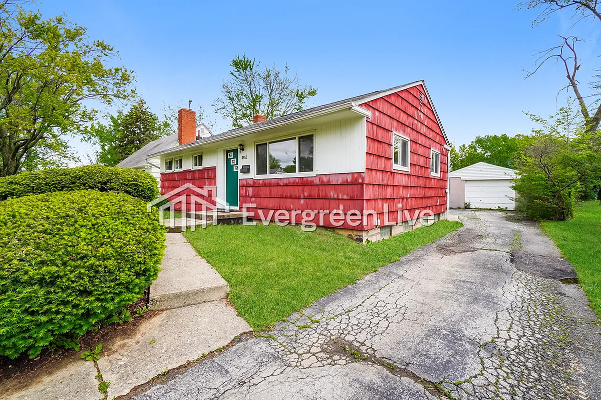 Building Photo - 1452 Avenue Dr