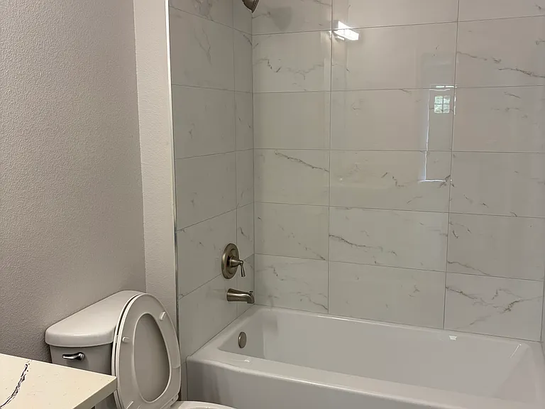 620 Whitehall St — Photo 11