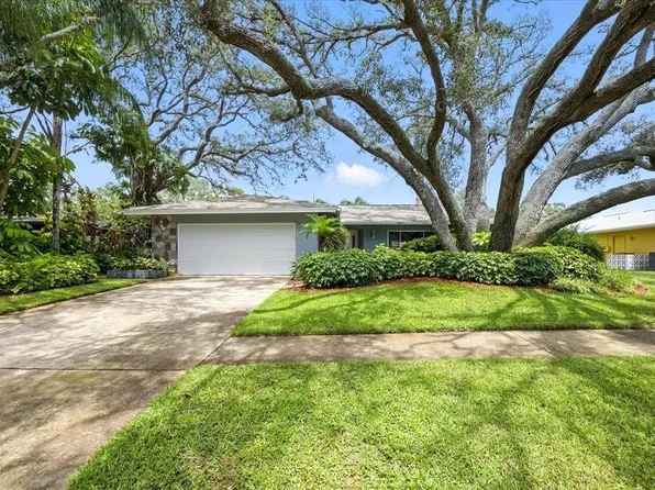 9715 136th St, Seminole, FL 33776