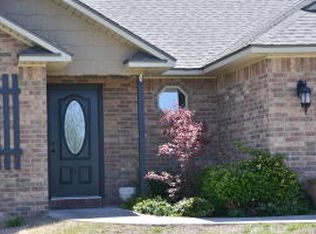606 E 7th St, Grove, OK 74344