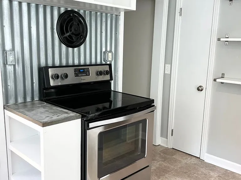 1360 Main St — Photo 11